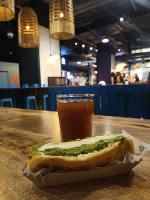 Completo con jugo del día at Alma Vegan Food in Santiago