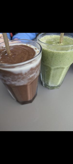 Green smoothie and omega 3 smoothie at Machamama Botanico in Tenerife