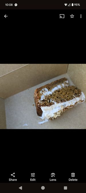 Vegan carrot cake at Machamama Botanico in Tenerife