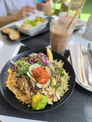 Tokio blues at Machamama Botanico in Tenerife