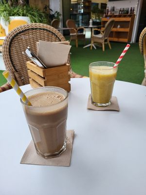 King Kong Frappocino and Mango Detox Smoothies at Machamama Botanico in Tenerife