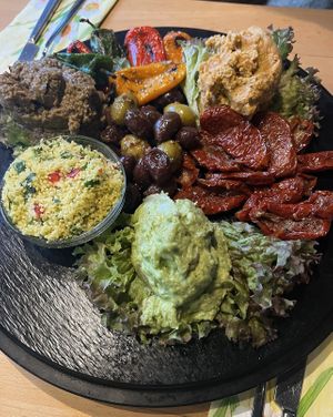 Mixed vegan platter  #Veganuary at Ginkgo in Frankfurt