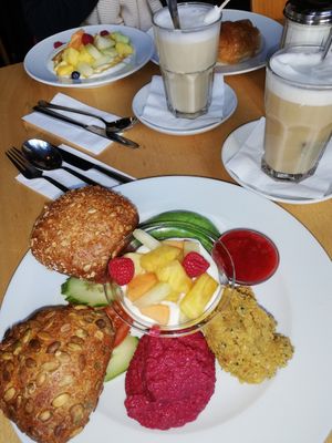 Vegan Breakfast Option and Chai Latte with soy milk at Ginkgo in Frankfurt