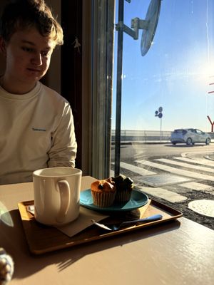 Kamakura Coffee with vegan matcha and carrot cupcakes   at CUPS in Kamakura