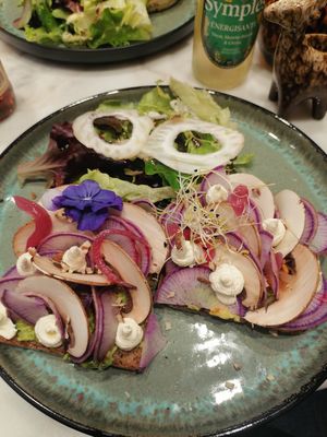 Avocado toast at Grignote in Pau