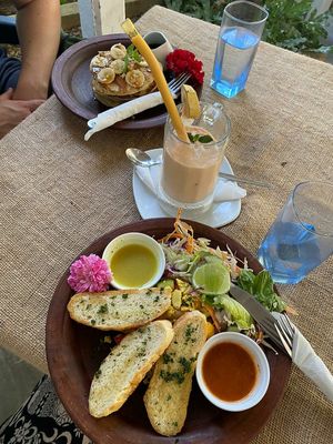 Pancakes and Tofu Scramble at Spa Una & Eco Café in Unawatuna