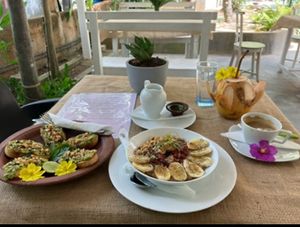 breakfast (avocado toast + porridge)  at Spa Una & Eco Café in Unawatuna
