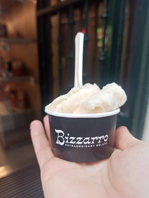 Pear and moscatel wine flavor at Bizzarro Gelato in Lisbon