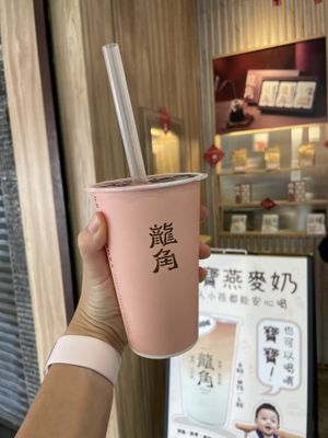 Oatside milk tea   at Dragon Horn 龍角 中山馬偕店 in Taipei