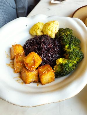  at Kem-Kon Pahurat (เข้ม-ข้น พาหุรัด) in Bangkok