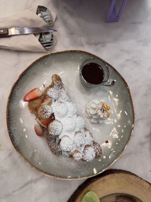   at Kem-Kon Pahurat (เข้ม-ข้น พาหุรัด) in Bangkok