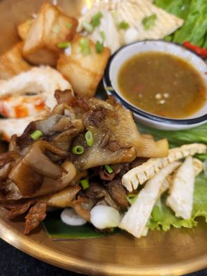 Butter grilled seafood at Kem-Kon Pahurat (เข้ม-ข้น พาหุรัด) in Bangkok