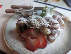 Hongkong waffle at Kem-Kon Pahurat (เข้ม-ข้น พาหุรัด) in Bangkok