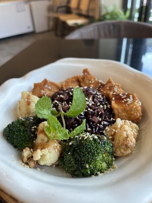   at Kem-Kon Pahurat (เข้ม-ข้น พาหุรัด) in Bangkok