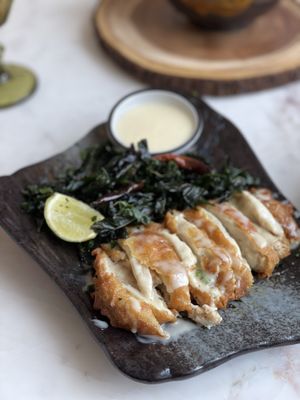 Vegan chicken with crispy basil and lime sauce - Kem-Kon (Pahurat), Bangkok  at Kem-Kon Pahurat (เข้ม-ข้น พาหุรัด) in Bangkok