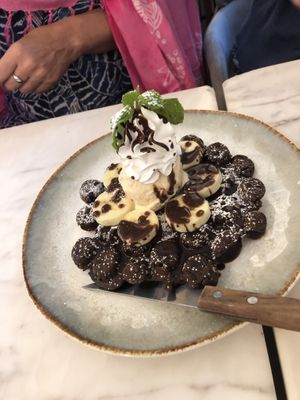 chocolate and banana waffles  at Kem-Kon Pahurat (เข้ม-ข้น พาหุรัด) in Bangkok