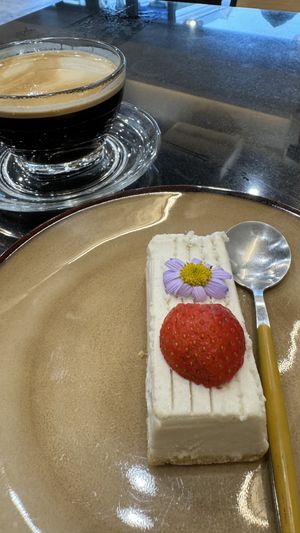 Strawberry cheese pie  at Kem-Kon Pahurat (เข้ม-ข้น พาหุรัด) in Bangkok