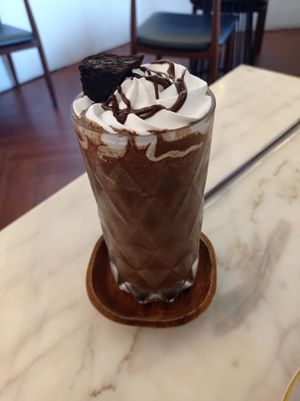 Brownie frappe at Kem-Kon Pahurat (เข้ม-ข้น พาหุรัด) in Bangkok