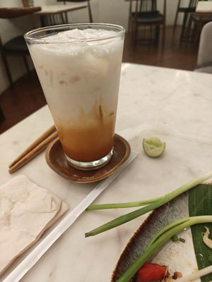 Vegan iced thai milk tea at Kem-Kon Pahurat (เข้ม-ข้น พาหุรัด) in Bangkok
