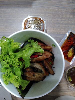 Fried pork at Kem-Kon Pahurat (เข้ม-ข้น พาหุรัด) in Bangkok
