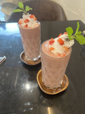 Strawberries smoothie  at Kem-Kon Pahurat (เข้ม-ข้น พาหุรัด) in Bangkok