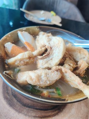 Sukhothai noodles at Kem-Kon Pahurat (เข้ม-ข้น พาหุรัด) in Bangkok