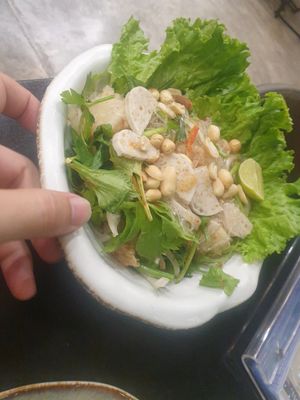 Spicy yor 'fish' salad 6.5/10 at Kem-Kon Pahurat (เข้ม-ข้น พาหุรัด) in Bangkok