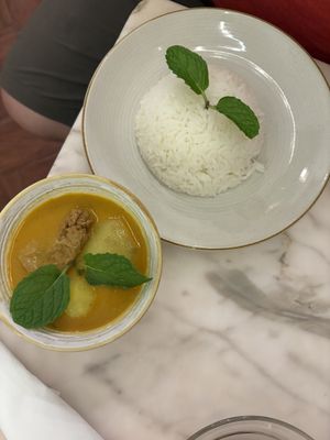 4 regions curry  at Kem-Kon Pahurat (เข้ม-ข้น พาหุรัด) in Bangkok
