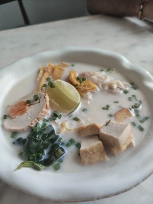 Wonton soup at Kem-Kon Pahurat (เข้ม-ข้น พาหุรัด) in Bangkok