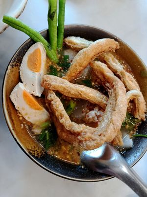 Tom yum with vegan egg at Kem-Kon Pahurat (เข้ม-ข้น พาหุรัด) in Bangkok