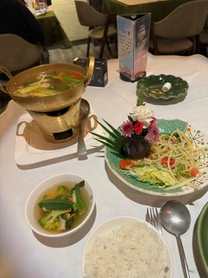Salad, soup, curry at Very Siam in Shenzhen
