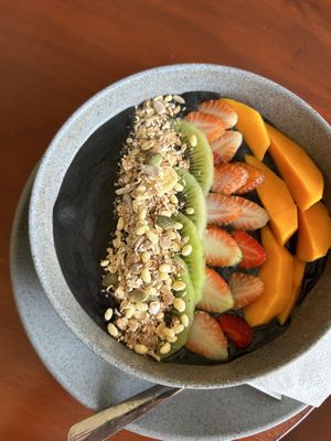 Vegan charcoal smoothie bowl  at Veganlicious - Vegan Smoothie Bowl and Juice in Gianyar