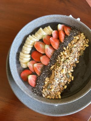 Vegan charcoal smoothie bowl 2.0  at Veganlicious - Vegan Smoothie Bowl and Juice in Gianyar