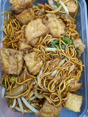 Soft noodles with tofu at Wawin Vegan Chinese in Glasgow