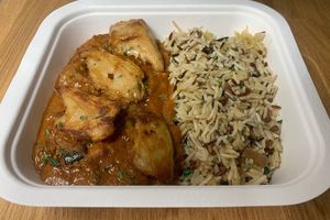 Mafé with rice, peanut based sauce with vegetables & vegan meat at Mamossa  in Gagny