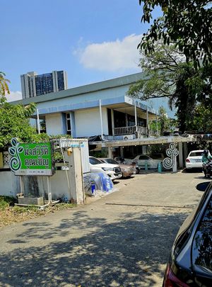  at Khun Churn in Nonthaburi