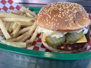 Hamburguesa doble con tocino, piña y queso  at Hamvurguesas al Carbon in Mexico City