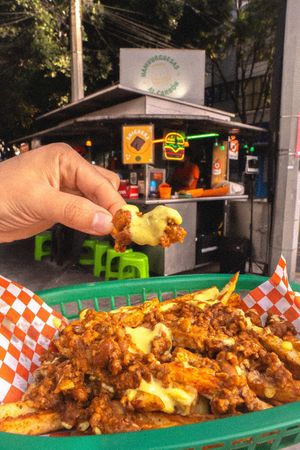 Ya tienen chilli vegano con Queso amarillo at Hamvurguesas al Carbon in Mexico City