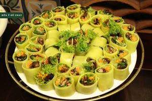 Mỳ Quảng cuốn món mỳ quảng được chế biến từ nấm, rau củ, hoà quyện cùng nước sốt thấm đẫm hương vị!
Nhà hàng Hứa Ý Đế Chay mang  at Hứa Ý Đế Chay in Qui Nhon