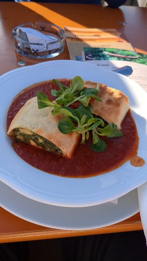 Spinach and tofu Studel with tomato sauce. Labelled vegan at Sonn-Alm in Wagrain