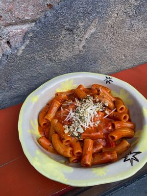CHEESY MARGARITA PASTA • 20 GEL

tortiglioni, fried tomato, provance herb, tomato creamy sauce and a lot of vegan cheese in sauce 🍝
 at Lutra Lutra Bar in Tbilisi