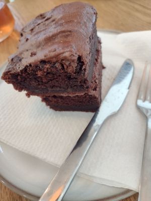 Bolo "This is the choco bomb it looks like" at The Garden Bakery - Online in Portimao