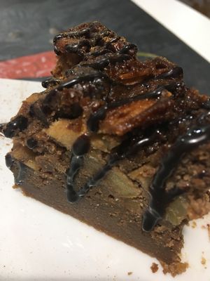 Apple cake with dades at Quinoa Vegetariano in Elche