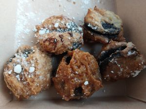 VCC 2025: fried oreos at Pizza Payaa in Normal