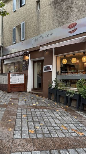 Devanture   at L'éclat Chocolaterie in Greoux-les-bains