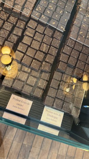 Pralines végétaliennes   at L'éclat Chocolaterie in Greoux-les-bains
