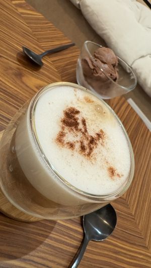 Cappuccino lait d’avoine   at L'éclat Chocolaterie in Greoux-les-bains