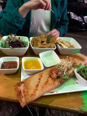 Mumbai dosa, veg pakora, salad at Goura Pakora in Berlin