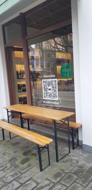Take-away or order via the web-shop (QR-code) at HUMM Deli in Antwerpen