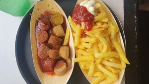 Vegan Curry Wurst at Wurst und Moritz in Zurich